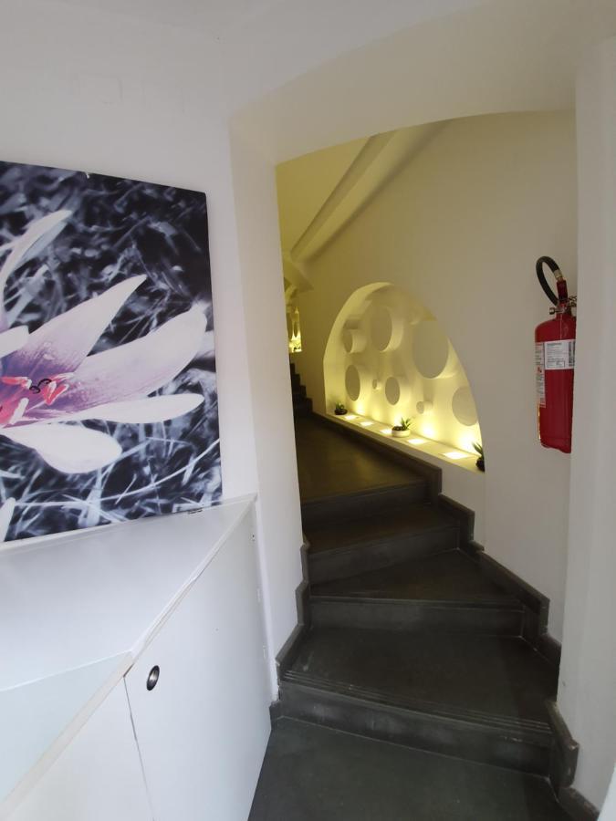 קליארי Emphasis Suites & Rooms מראה חיצוני תמונה