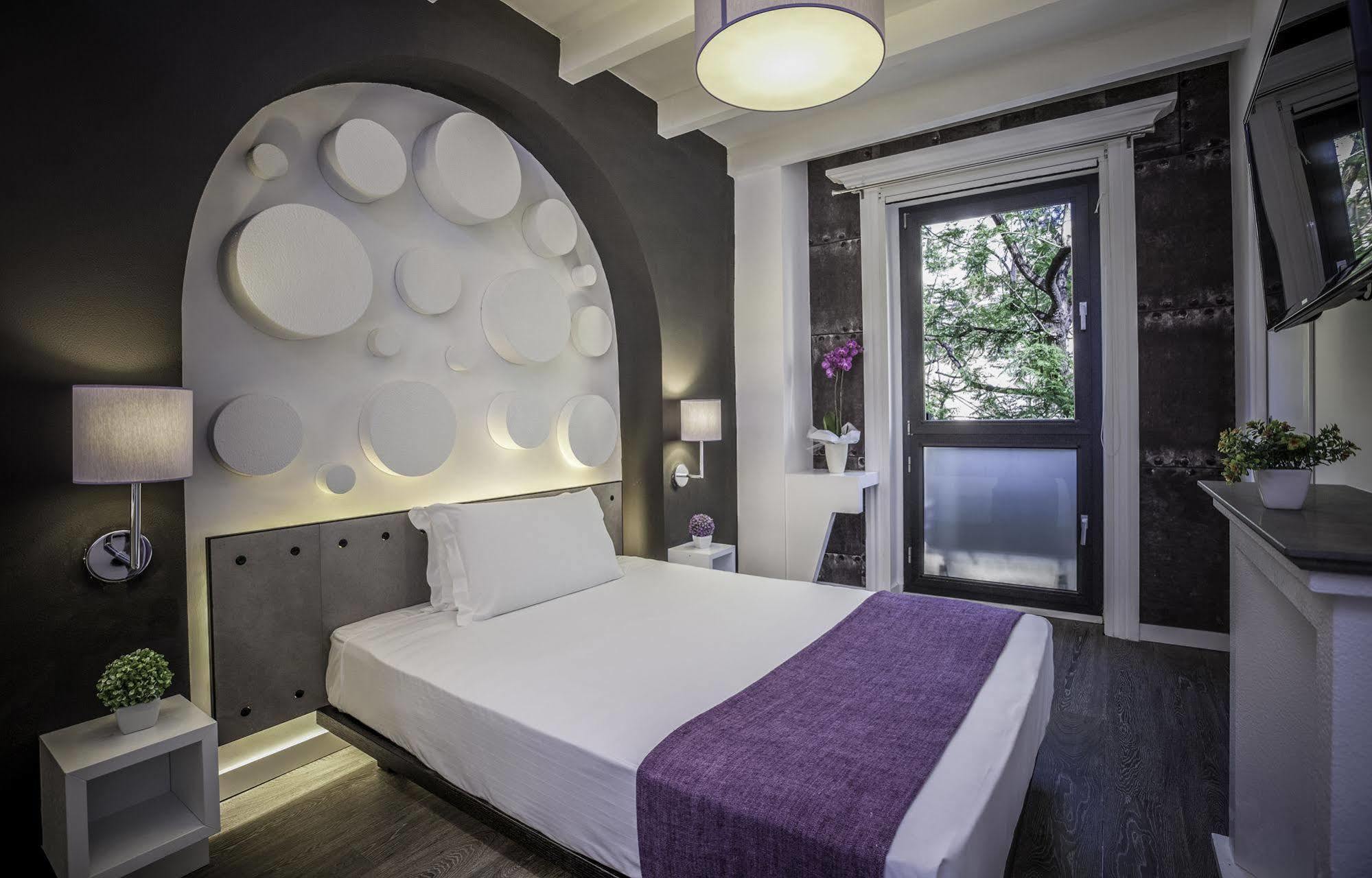 קליארי Emphasis Suites & Rooms מראה חיצוני תמונה